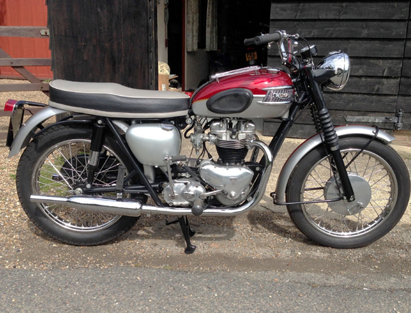 Triumph Polychromatic Burgundy Paint Product